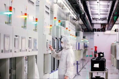 缺芯成手機行業“照妖鏡” 恐慌性囤貨下，手機漲價是必然嗎？